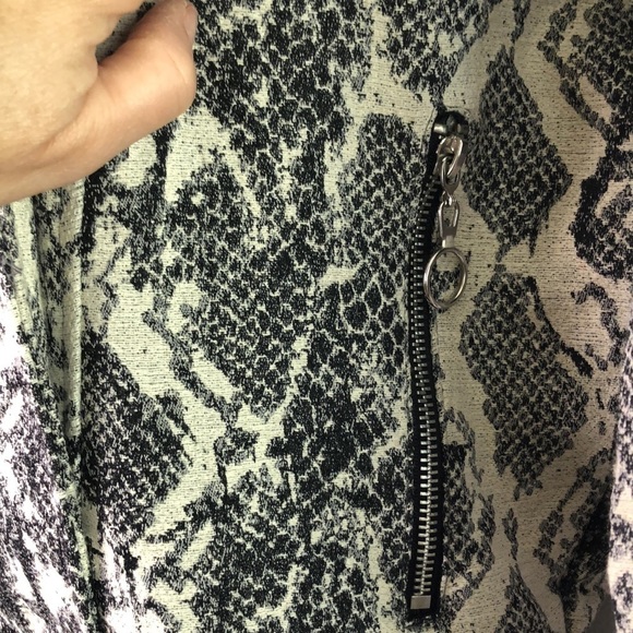 ZARA Cropped Moto Snake Print Tapestry Belted Pockets Size S EUC Jacket - Picture 8 of 16